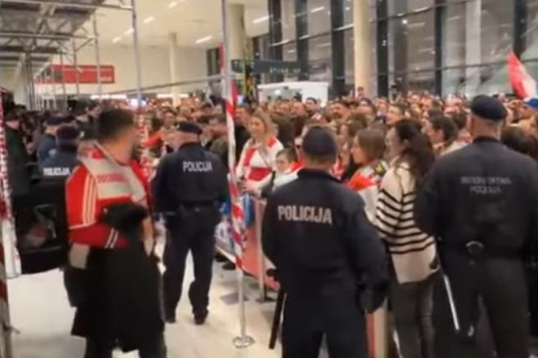Ustaško divljanje na dočeku rukometaša u Zagrebu: I ministri pevali Tompsonove pesme!