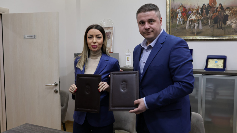 Mesarović potpisala ugovor za rekonstrukciju vodovodne mreže u Guči