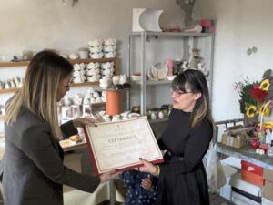 (FOTO) Od ideje do brenda: ministarka Mesarović posetila radionicu u Crvenki