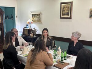(FOTO) Od ideje do brenda: ministarka Mesarović posetila radionicu u Crvenki