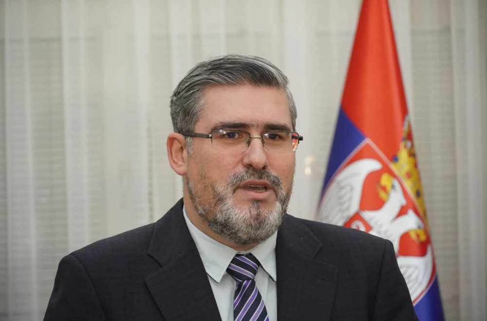 Starović odgovorio Ponošu- On bi da nas ubedi kako je Vučić izmislio bombe koje padaju po Bliskom istoku